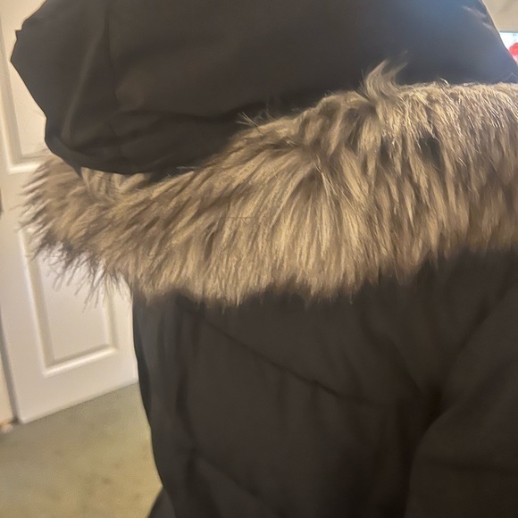 Women's Black Puffer Coat with Faux Fur Trim BCBG generation XL - Picture 3 of 5